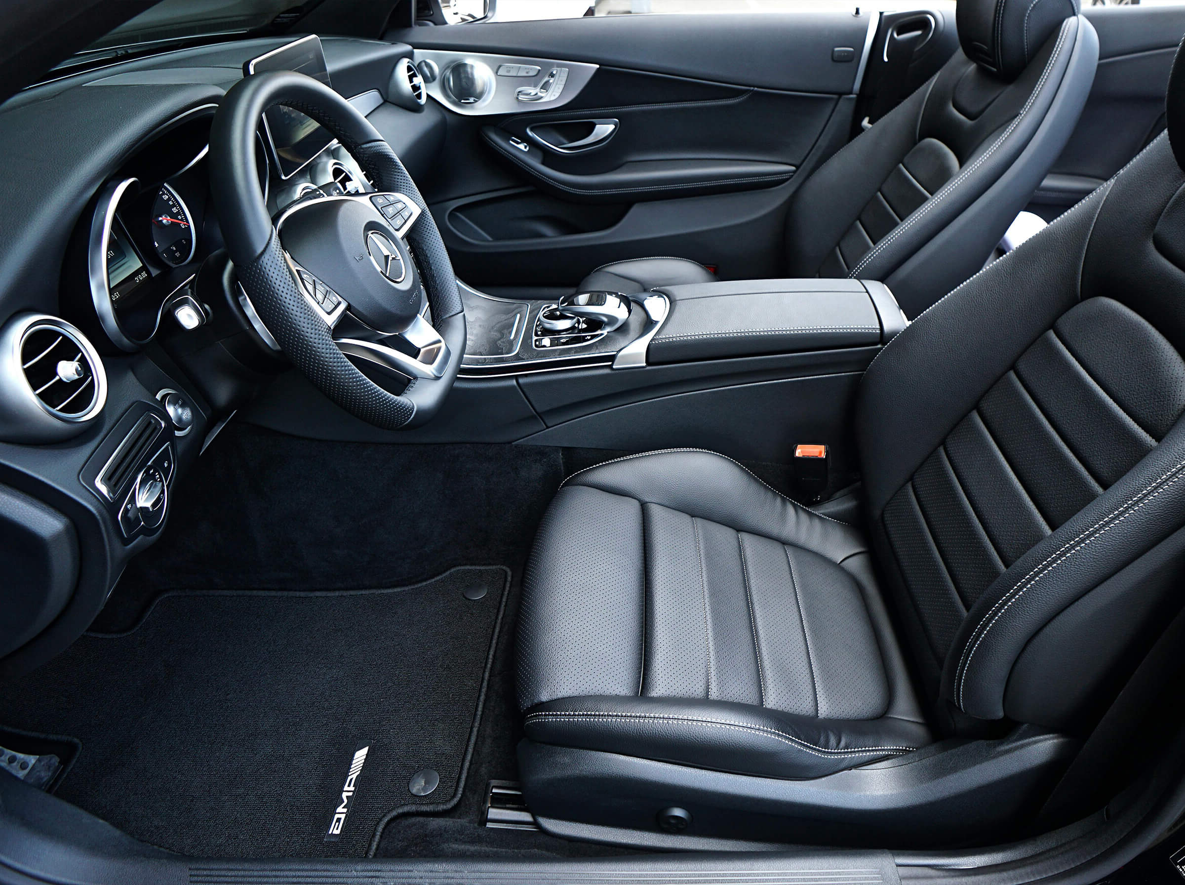 Avant après nettoyage auto professionnel à Ozouer-le-Voulgis en Seine-et-Marne